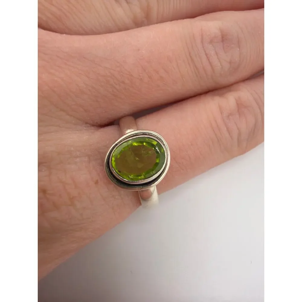 Sterling Silver Faceted Oval Peridot Bezel Set Ring Size 8